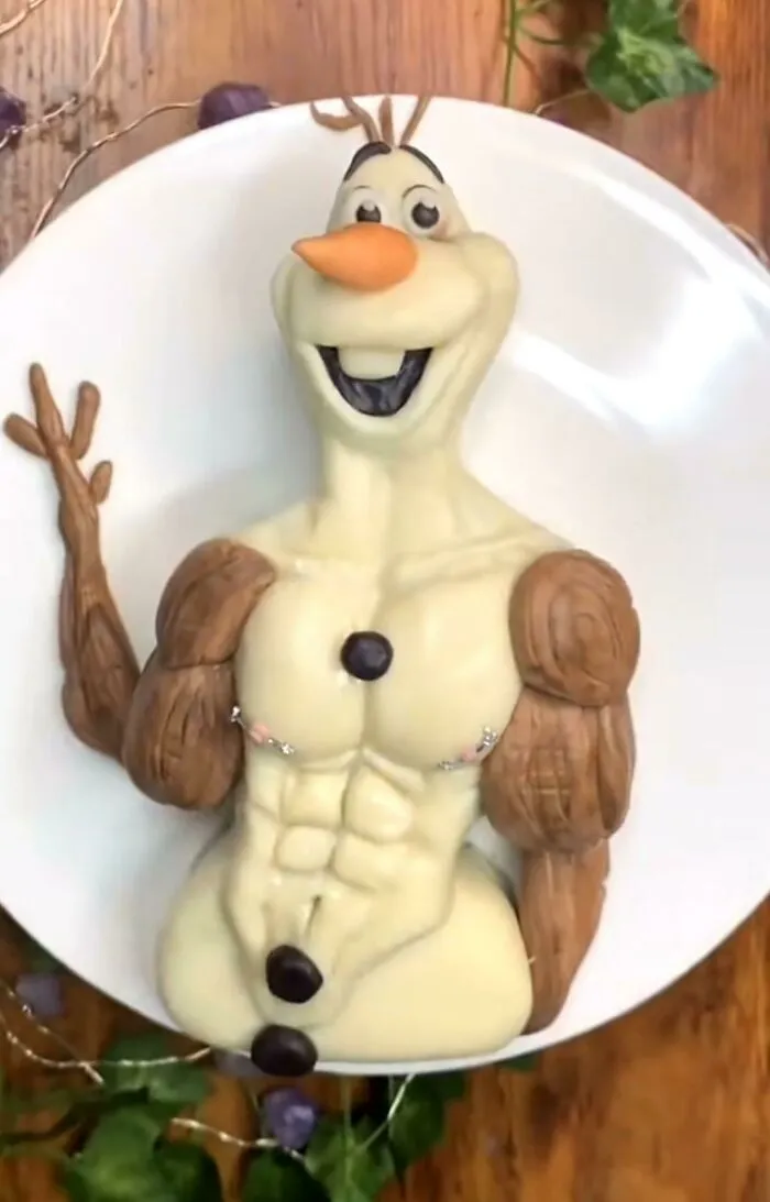 Buff Sugestive Olaf Cake...