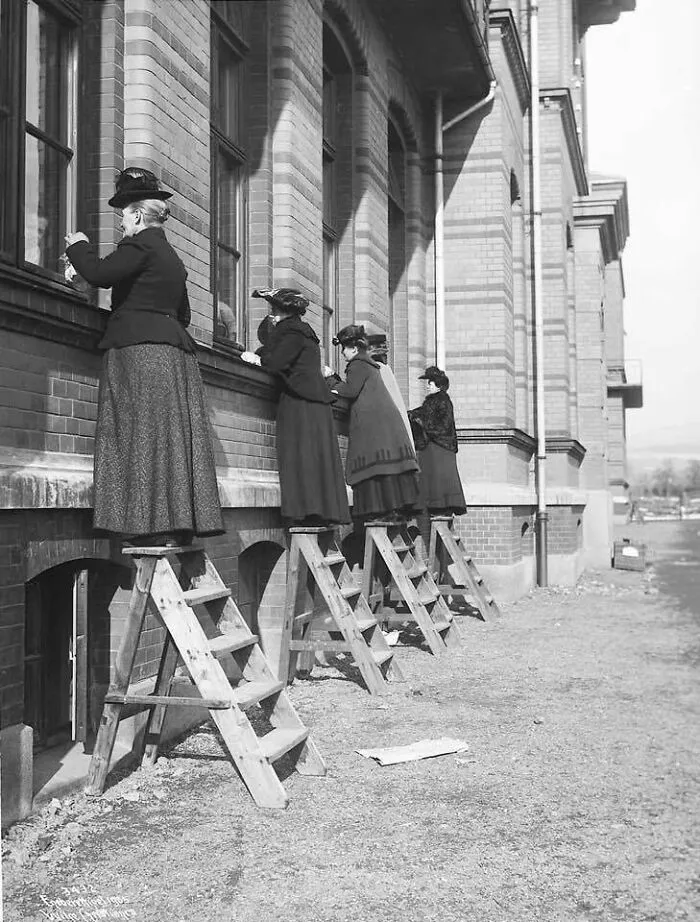 Visita a familiares y amigos en cuarentena en el hospital Ullevål, de Oslo. Foto de Anders Beer Wilse, 1905