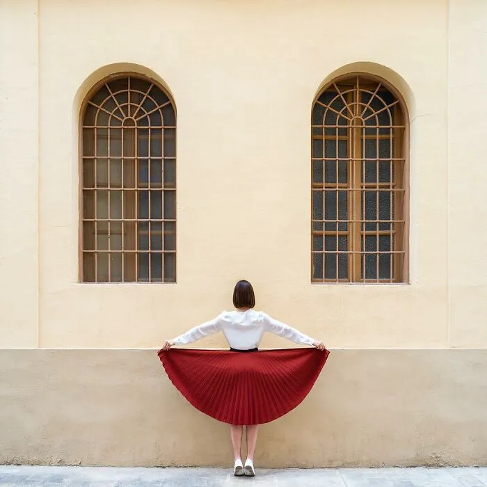 30 Shots Combining Perfectly Executed Poses And Interactions With Architecture By A Photography Duo Couple