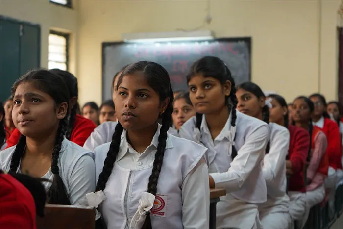 25 Normas estúpidas y alucinantes que se impusieron en algunas escuelas