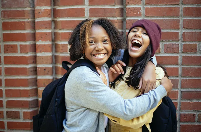 25 Normas estúpidas y alucinantes que se impusieron en algunas escuelas