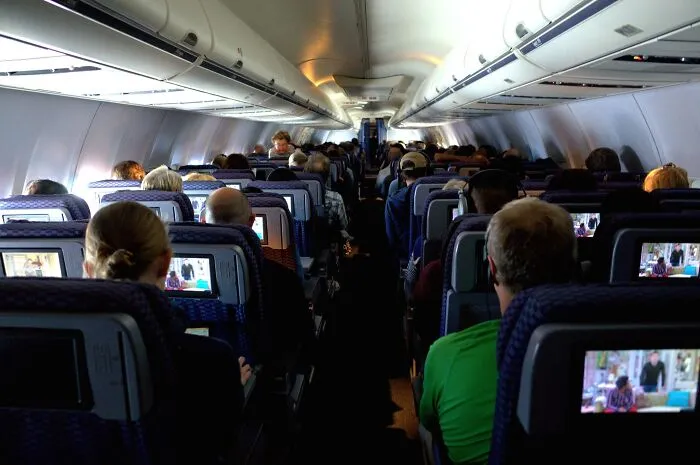 Estos pilotos y auxiliares de vuelo comparten 25 cosas molestas que hacen los pasajeros
