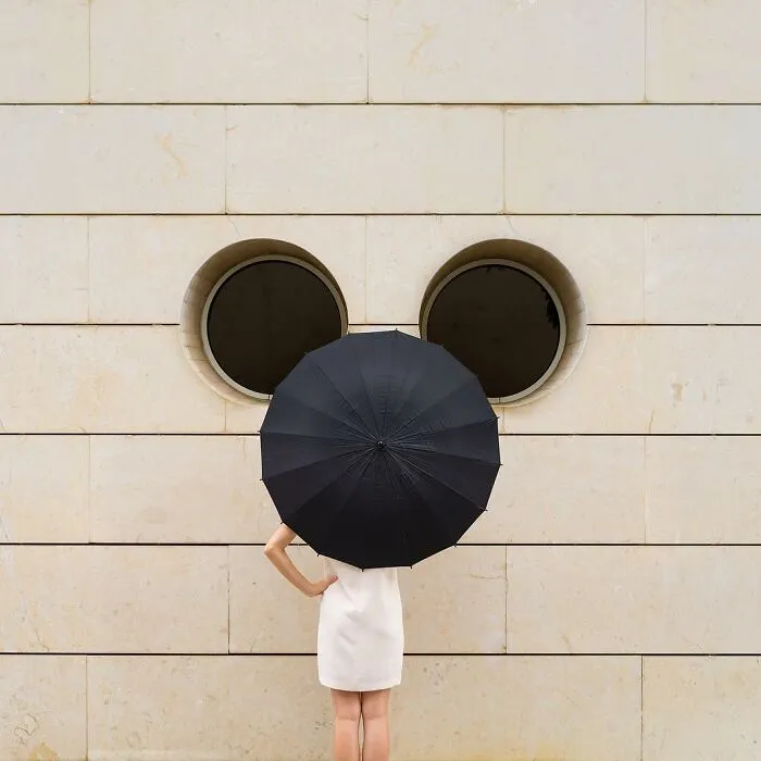 30 Shots Combining Perfectly Executed Poses And Interactions With Architecture By A Photography Duo Couple