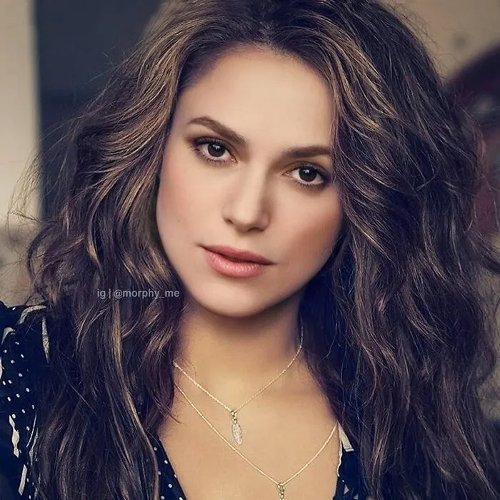 Shakira +  Keira Knightley