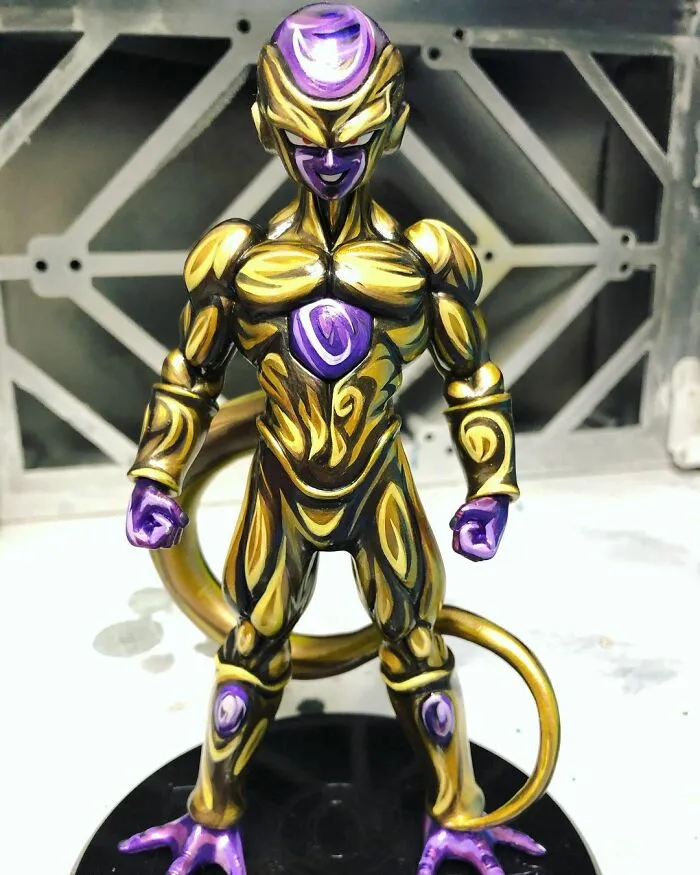 Artist Transforms Generic Anime Figurines And They Look Like They Escaped A Manga (43 Pics)