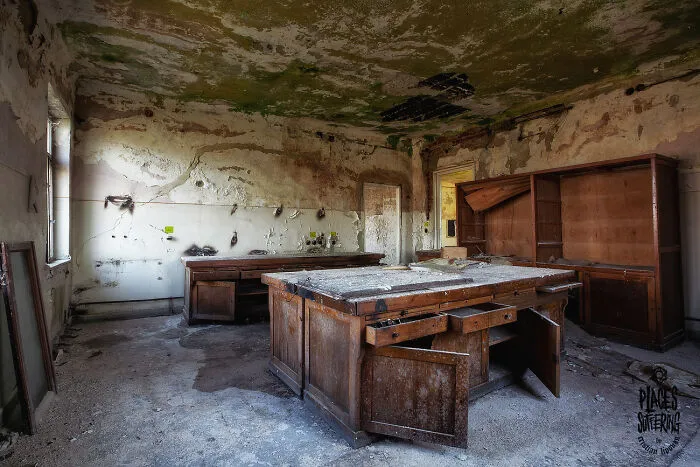 I Entered An Abandoned Food Chemistry Institute Illegally To Take Pictures (30 Pics)