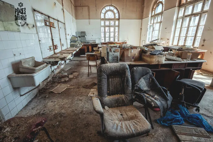 I Entered An Abandoned Food Chemistry Institute Illegally To Take Pictures (30 Pics)