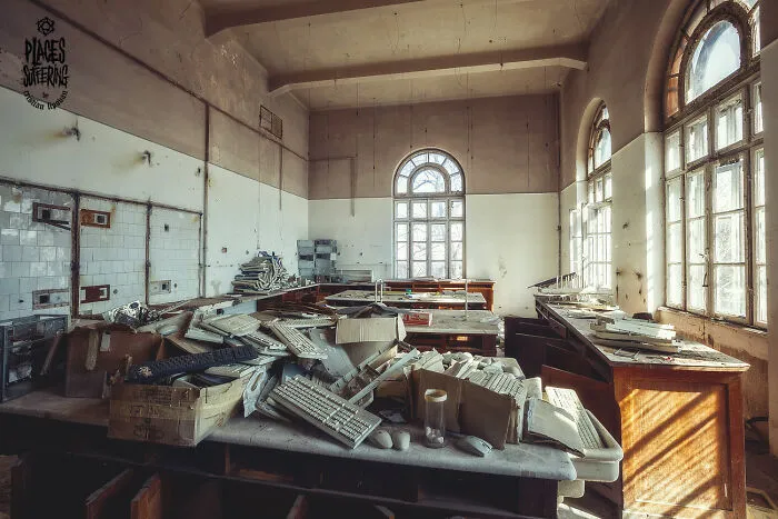 I Entered An Abandoned Food Chemistry Institute Illegally To Take Pictures (30 Pics)
