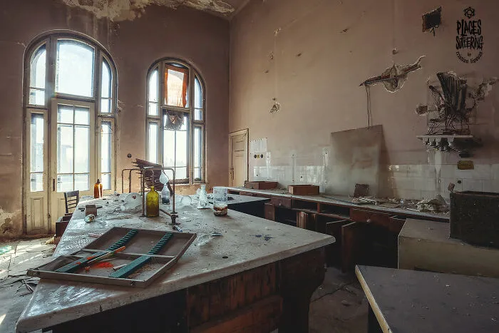 I Entered An Abandoned Food Chemistry Institute Illegally To Take Pictures (30 Pics)
