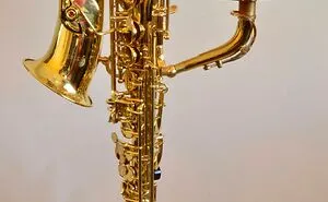 Artist Transforms Discarded Music Instruments And Other Vintage Items Into Lamps (66 Pics)