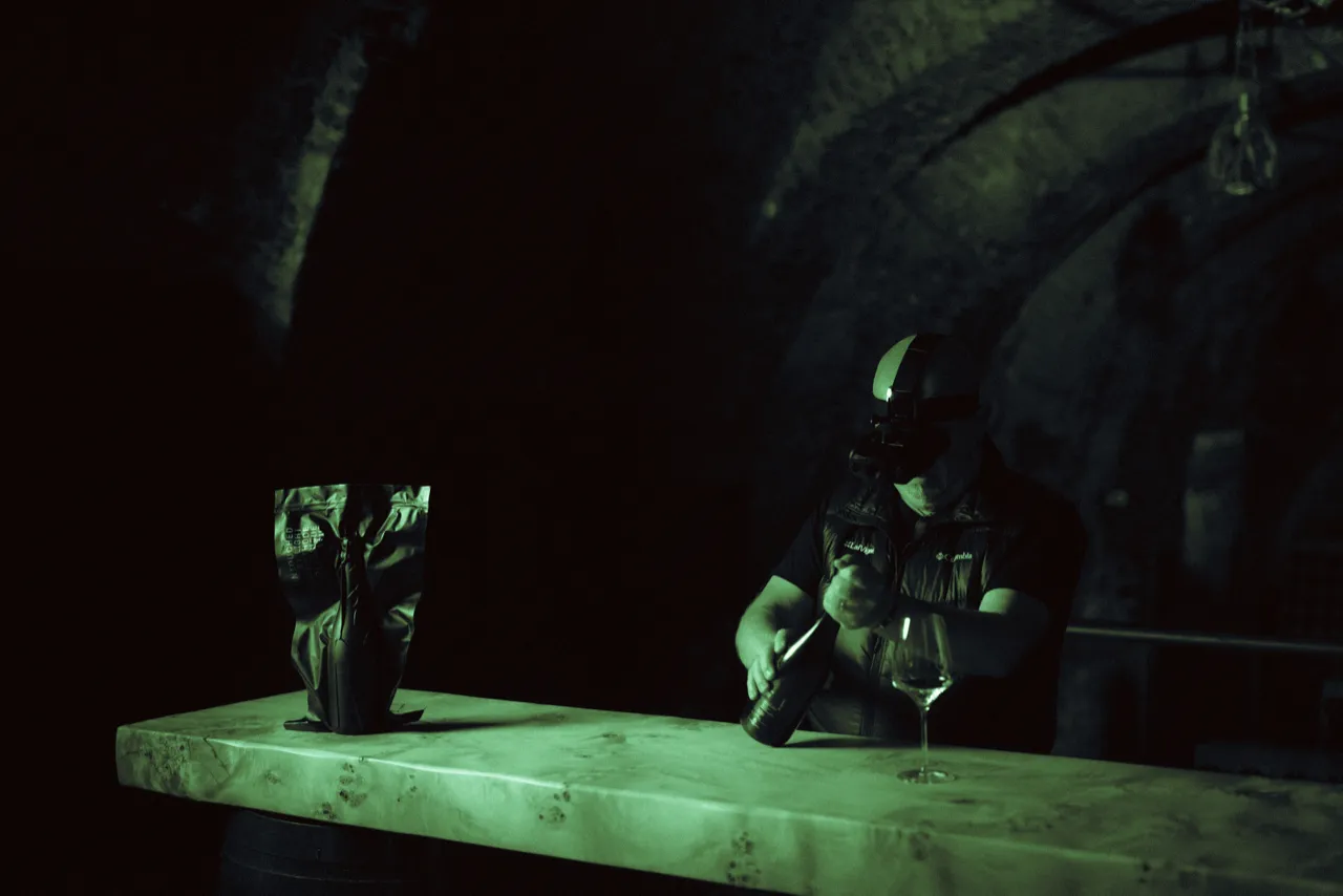The World’s First Sparkling Wine Made, Sold And Tasted In Complete Darkness Now Launched