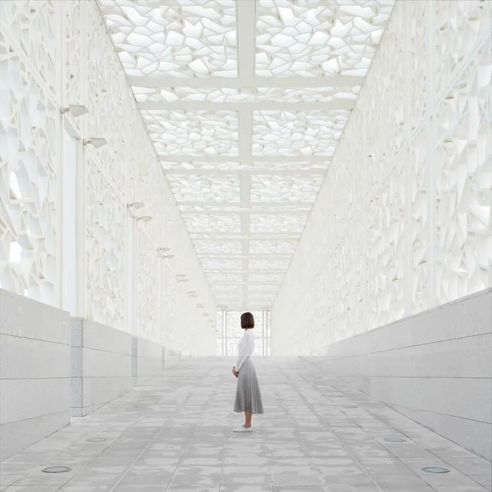 30 Shots Combining Perfectly Executed Poses And Interactions With Architecture By A Photography Duo Couple