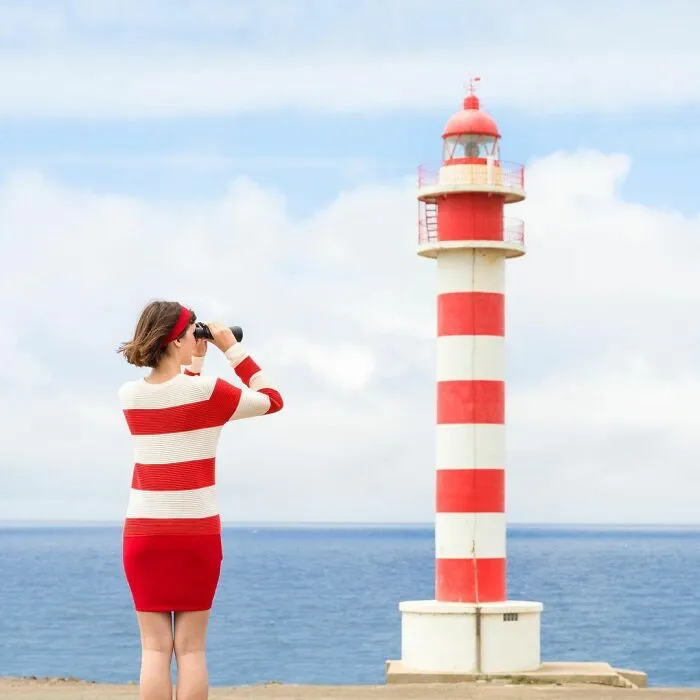 30 Shots Combining Perfectly Executed Poses And Interactions With Architecture By A Photography Duo Couple