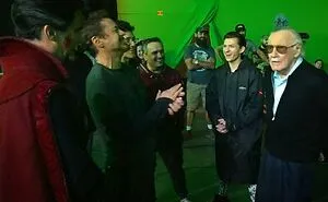 30 Wholesome And Unexpected Behind-The-Scenes Pics That Show The Special Marvel Movie Magic