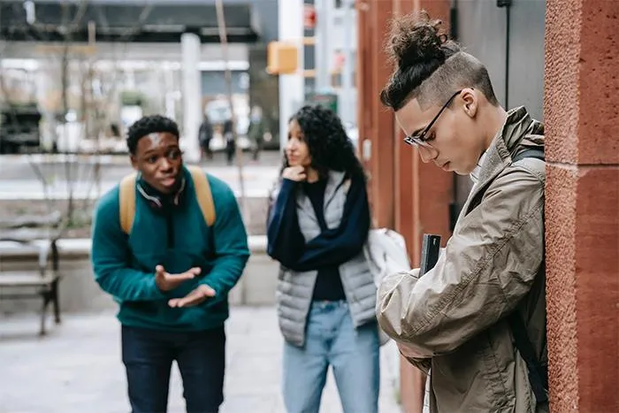 25 Normas estúpidas y alucinantes que se impusieron en algunas escuelas