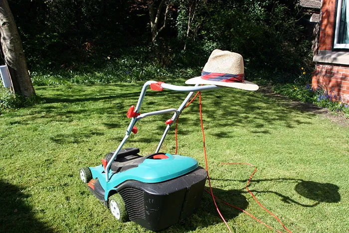 30 People Share Stories Of How Their "Crazy Neighbor" Earned That Name