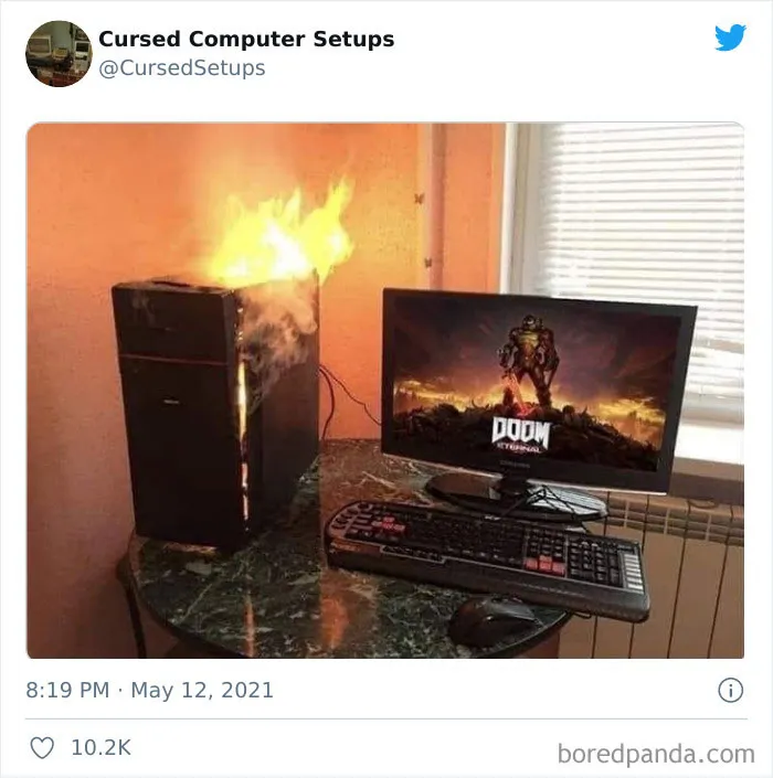 30 Times People Had Such Terrible Computer Setups, They Could Only Be Described As 'Cursed', As Shared By This Twitter Account