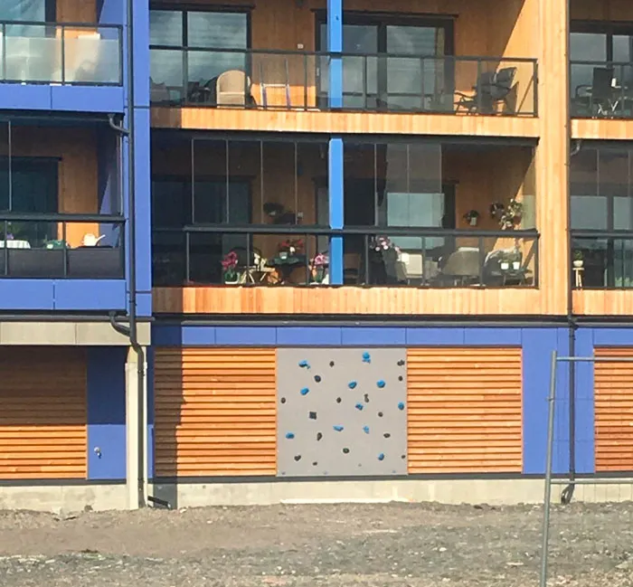 Pared para escalar bajo el balcón