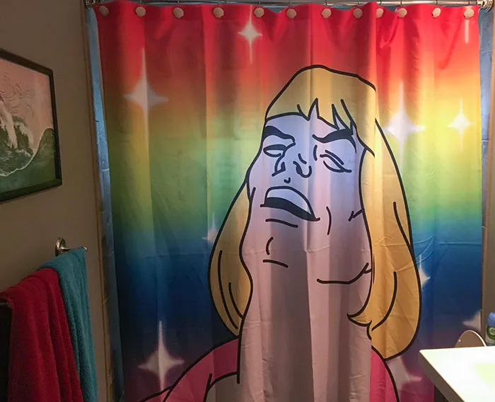 Mi prometido fue a su despedida de soltero y volvió a casa con esto para nuestro baño