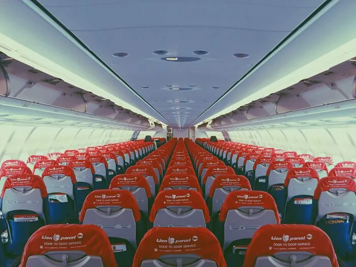 Flight Attendants And Pilots In This Online Group Share 33 Things Passengers Do That Annoy Them