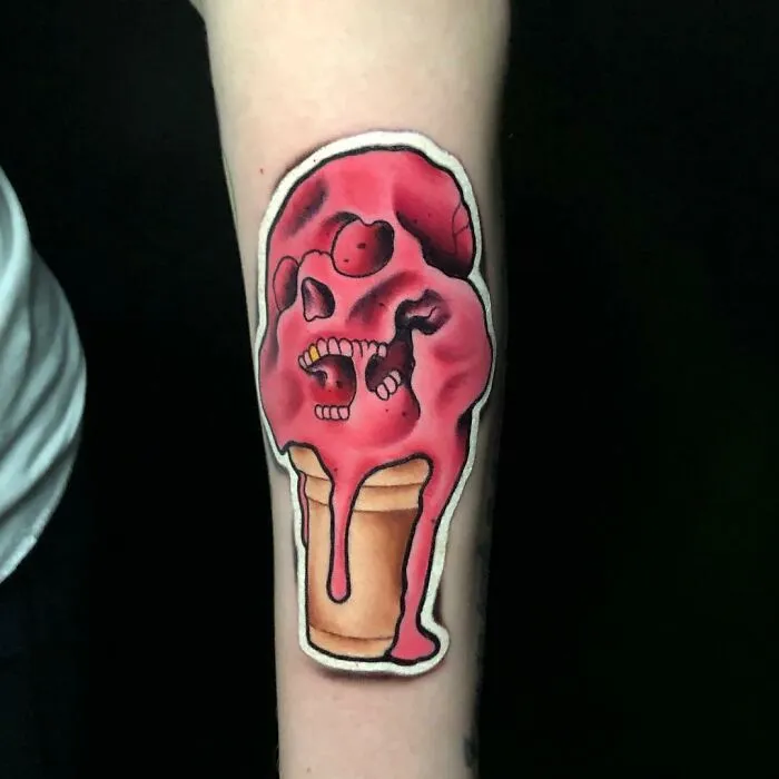 Este artista ha creado 30 tatuajes que parecen pegatinas a punto de despegarse de la piel