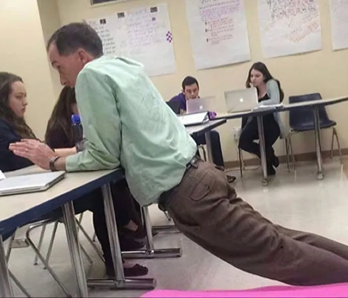 This Instagram Page Is Solely Dedicated To People Standing Weirdly In Public, And Here Are 40 Of The Best Pics