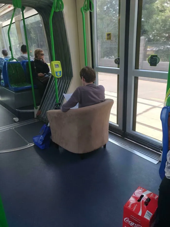 45 People Who Kept Their Cool In A Rather Unusual Situation