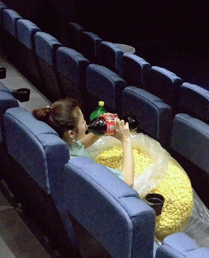 45 People Who Kept Their Cool In A Rather Unusual Situation