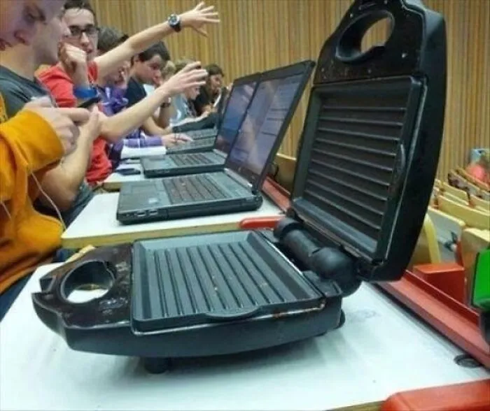 45 People Who Kept Their Cool In A Rather Unusual Situation