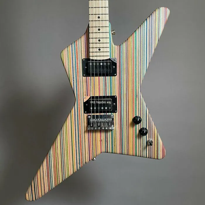 Hice una guitarra con 45 cubiertas de patinetas viejas. Creo que ha quedado muy bien