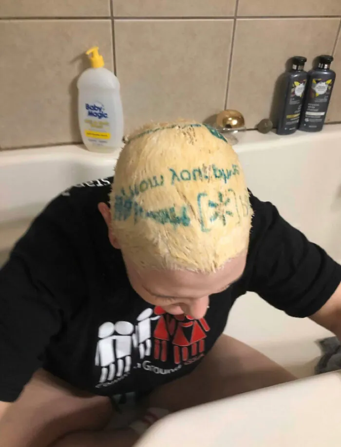 This Girl Used Walmart Plastic Bag To “Keep The Heat In” While She Bleached Her Hair. The Logo From The Bag Came Off And Is Now Dyed Into Her Hair