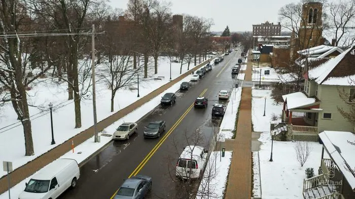 Holland, Michigan's Downtown Has Heated Streets And Sidewalks That Melt Snow And Ice. The System Utilizes Wastewater From A Nearby Power Plant Which Circulates Through 120 Miles Of Plastic Piping Underneath The Pavement. It Can Melt An Inch Of Snow An Hour Even At 20 Degrees Fahrenheit