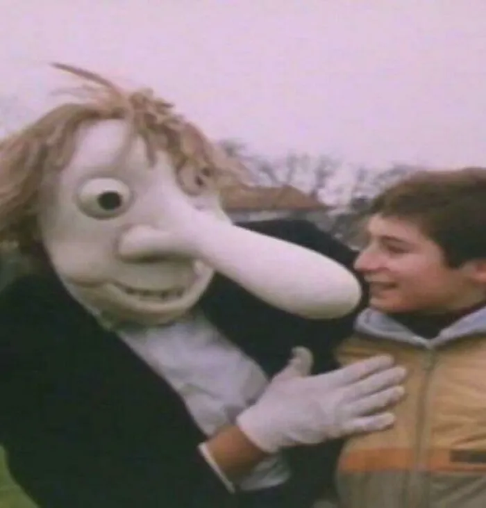 Sr. Noseybonk.... Sólo..... La existencia del Sr. Noseybonk es suficiente para aterrorizar a los jóvenes británicos