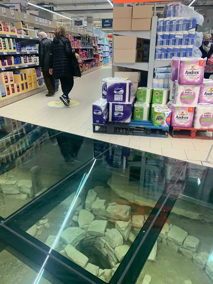 Dublin: An 11th Century Viking Well And Stone Under A Local Shop