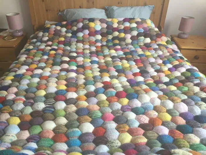 5 Years And 1200 Hexipuffs Later, My King Size Beekeeper’s Quilt Is Finally Finished!