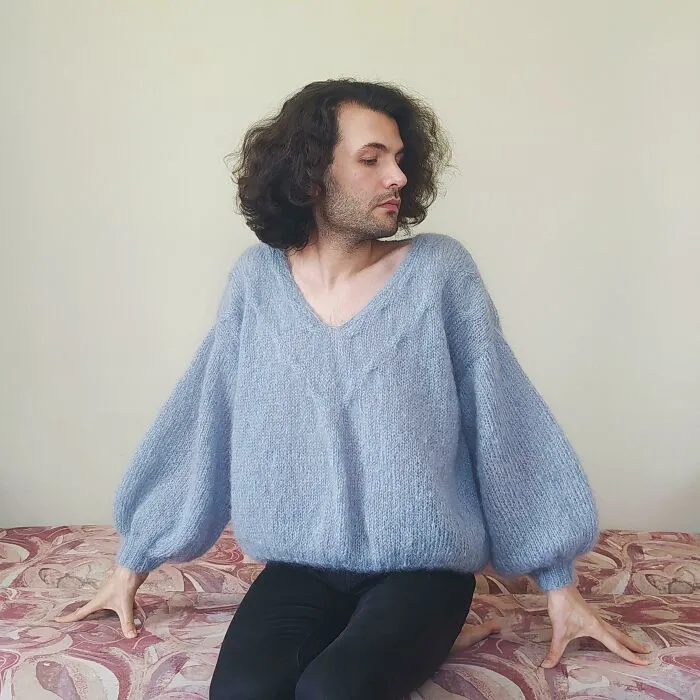 Suéter nimbus. Es tan ligero que ni siquiera lo sientes en la piel; suave como una nube, fresco como un día de lluvia