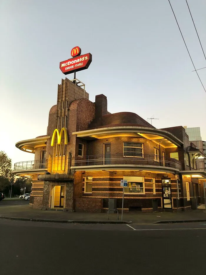 McDonald's en el antiguo "United Kingdom Hotel", Clifton Hill, Melbourne, Australia