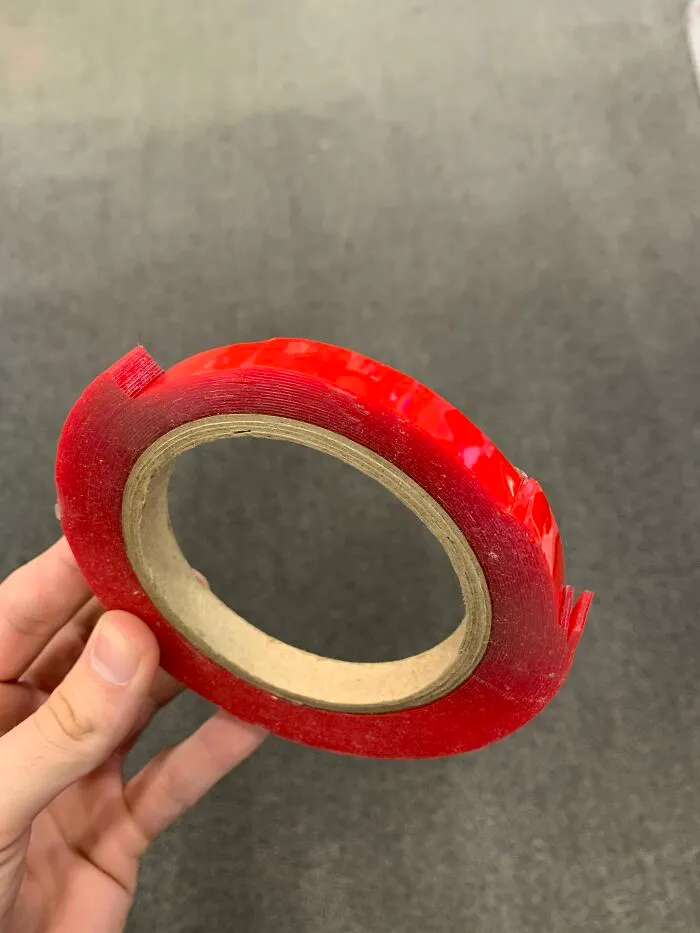 La forma en que mi compañero de trabajo utilizó mi cinta adhesiva