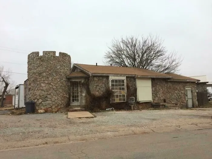 “Local Man In Altus, Ok Arrested After Firing A Trebuchet At A Group Of Girl Scouts. His Wife Was Quoted As Saying ‘I Wish I Hadn’t Given In To Him Begging For That Damn Castle Turret When We Had The House Built, He’s Been Mentally Stuck In The Middle Ages Since 1981’”