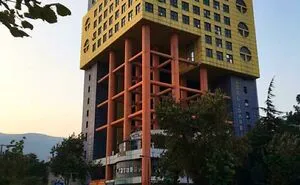 50 Times Architects Made Buildings That Look Cool But Were Uncomfortable To Live In Or Use