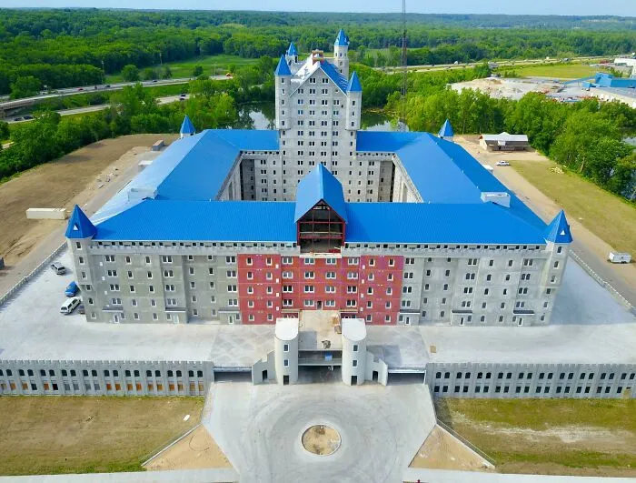 Grand Castle Apartments, Grand Rapids, Michigan