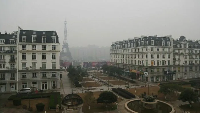 Ghost City In China, Made To Be A Replica Of Paris - Tianducheng