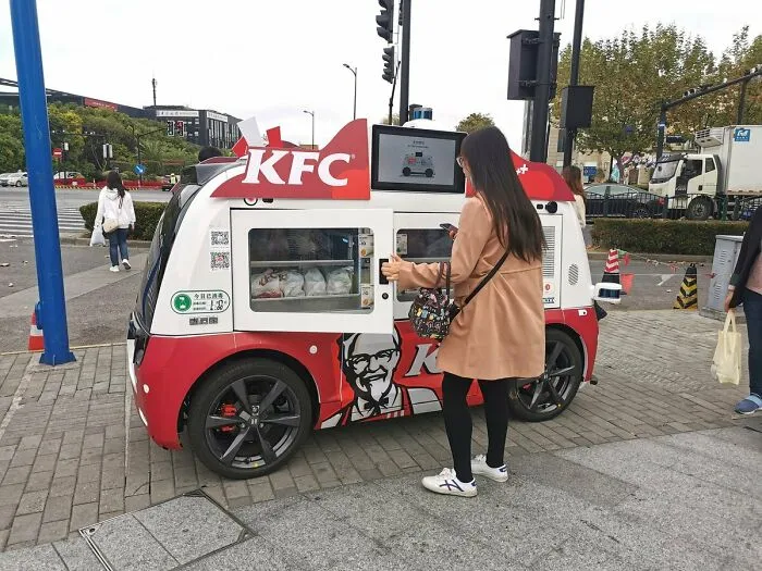 This Driverless Roving Sales Vehicle In China