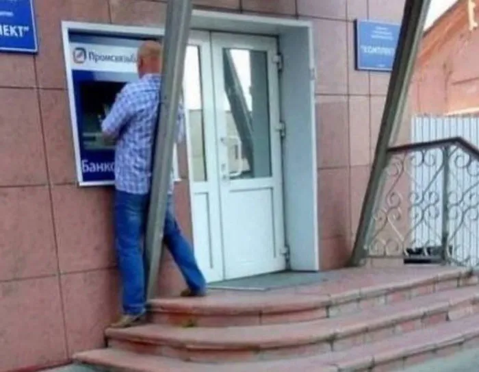 This Instagram Page Is Solely Dedicated To People Standing Weirdly In Public, And Here Are 40 Of The Best Pics