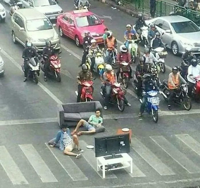45 People Who Kept Their Cool In A Rather Unusual Situation