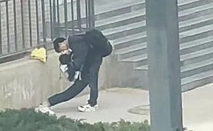 This Instagram Page Is Solely Dedicated To People Standing Weirdly In Public, And Here Are 40 Of The Best Pics