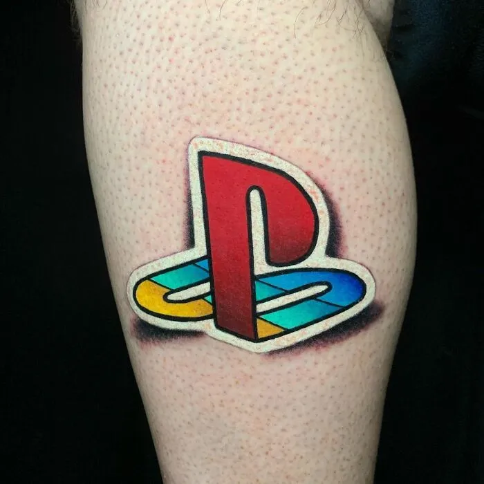 Este artista ha creado 30 tatuajes que parecen pegatinas a punto de despegarse de la piel