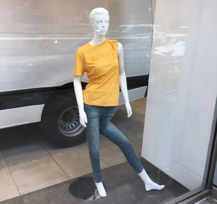 This Instagram Page Is Solely Dedicated To People Standing Weirdly In Public, And Here Are 40 Of The Best Pics