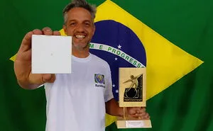 I'm A Brazilian That Creates The World's Smallest Canvases