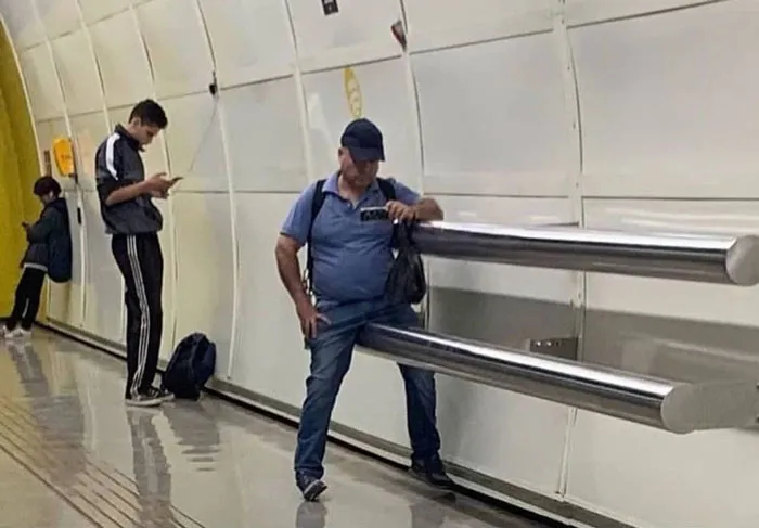 This Instagram Page Is Solely Dedicated To People Standing Weirdly In Public, And Here Are 40 Of The Best Pics